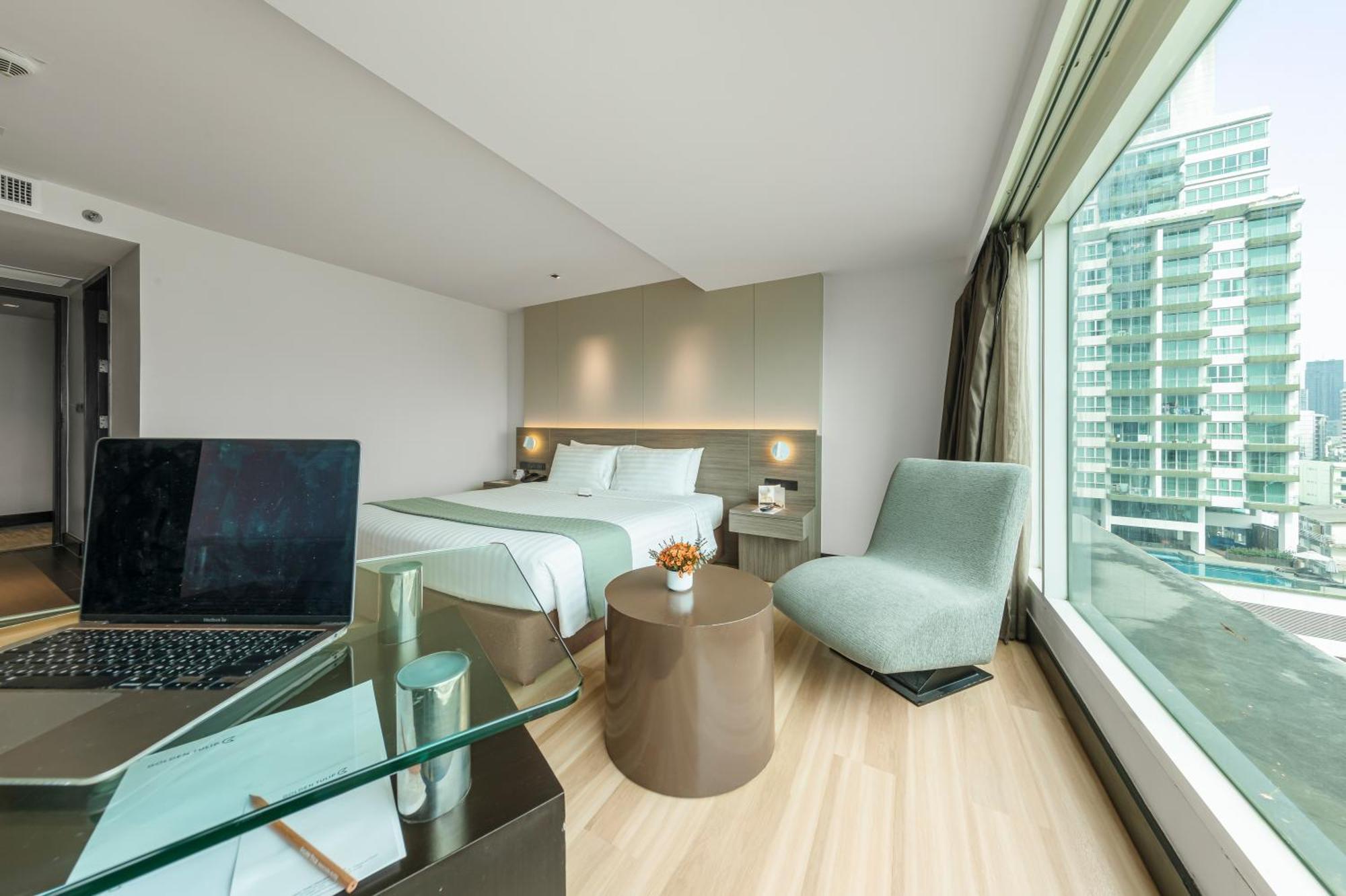 Golden Tulip Mandison Suites Bangkok Exterior photo