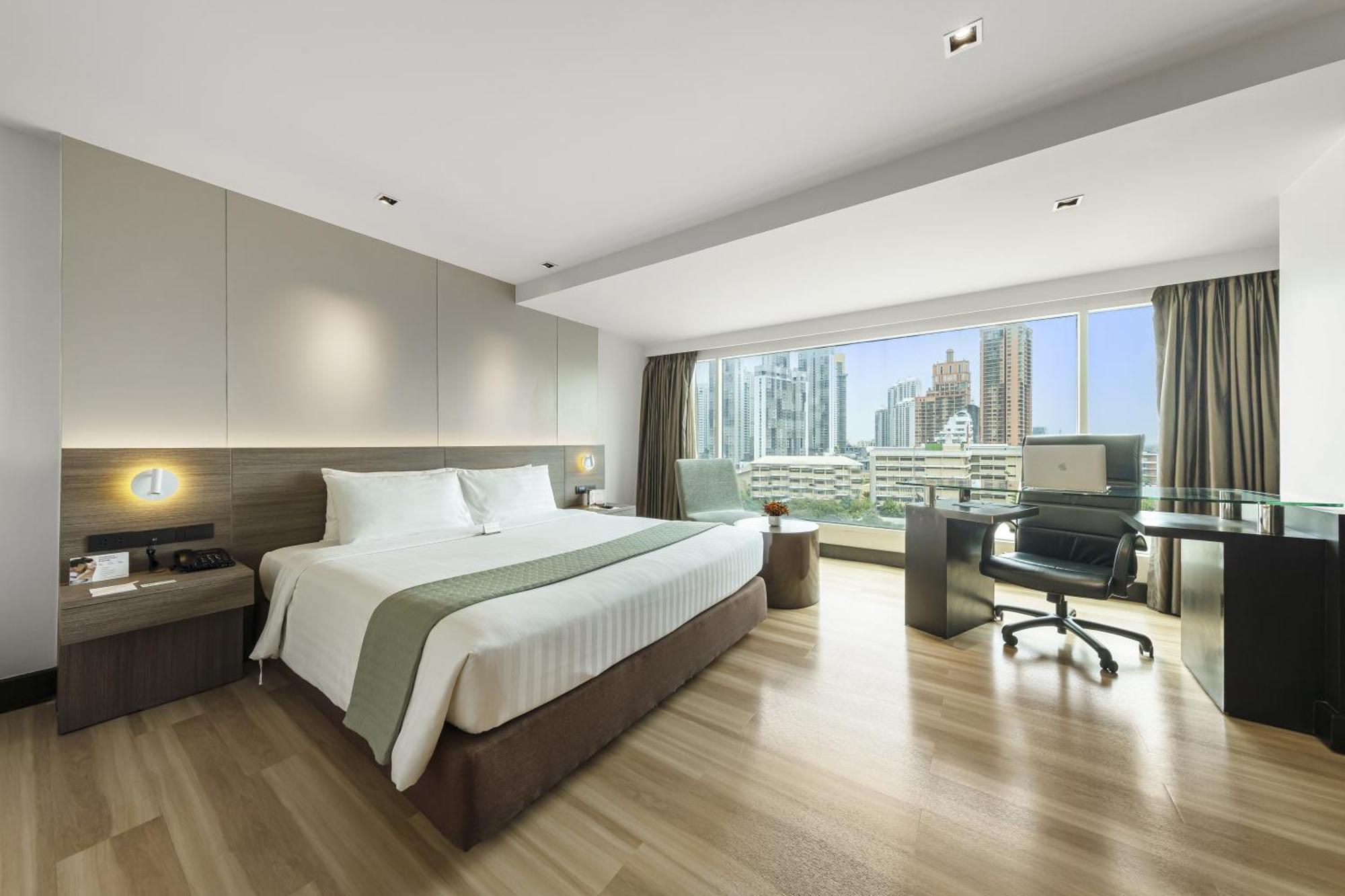 Golden Tulip Mandison Suites Bangkok Exterior photo