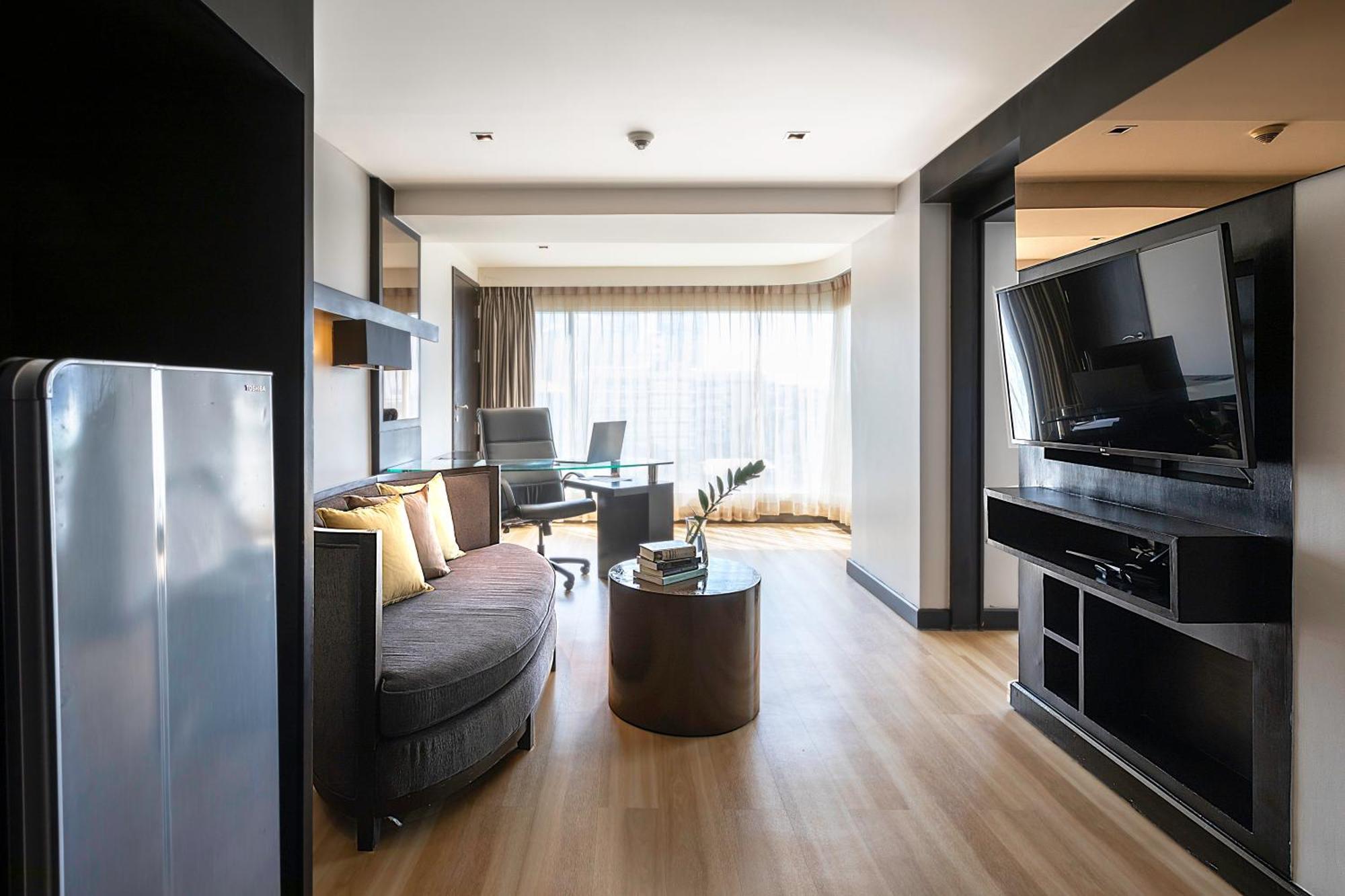 Golden Tulip Mandison Suites Bangkok Exterior photo